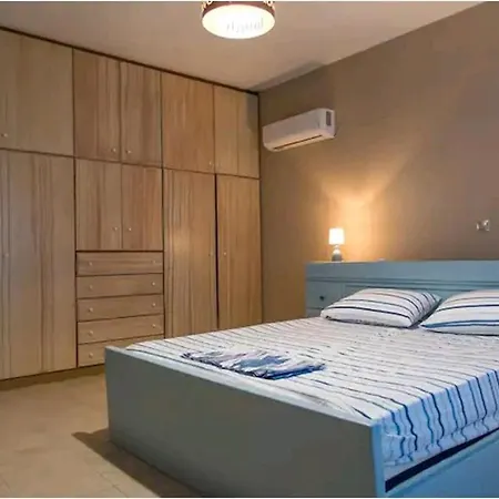 A Colorful House For 6 At Vromolithos *