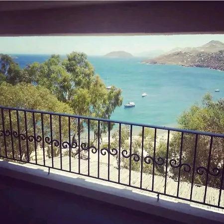 Σπίτι διακοπών A Colorful House For 6 At Vromolithos