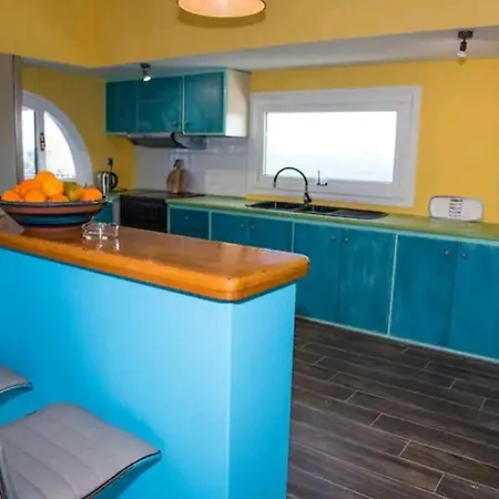 Σπίτι διακοπών A Colorful House For 6 At Vromolithos *